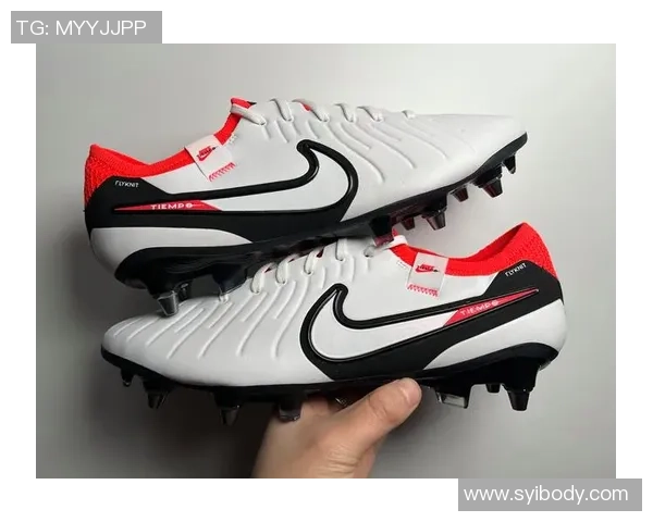 球星激烈比赛中将足球鞋踢烂的惊人瞬间与精彩对决合集