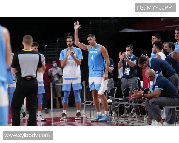 足坛岁月传奇再聚首老将携手上演经典怀旧友谊赛